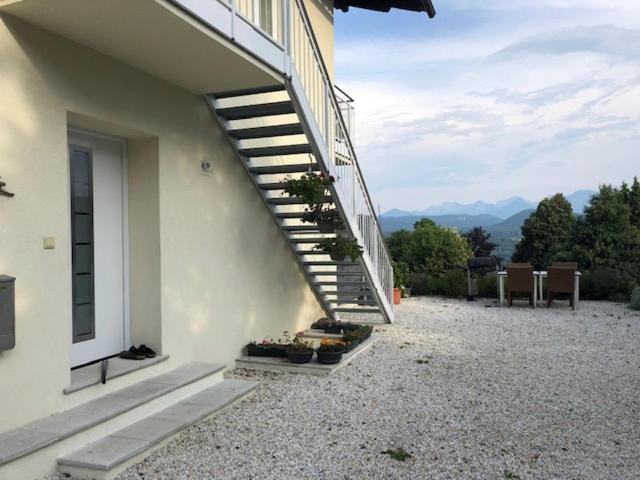 Velden View Ferienwohnung Mit Grosser Sonnenterrasse Und See- Und Karawankenblick Velden am Wörthersee Exterior foto